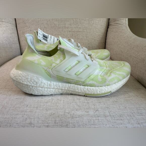 Adidas Ultraboost 22 Womens 9 Running Shoes Almost Lime Cloud White New NWT - Picture 5 of 7